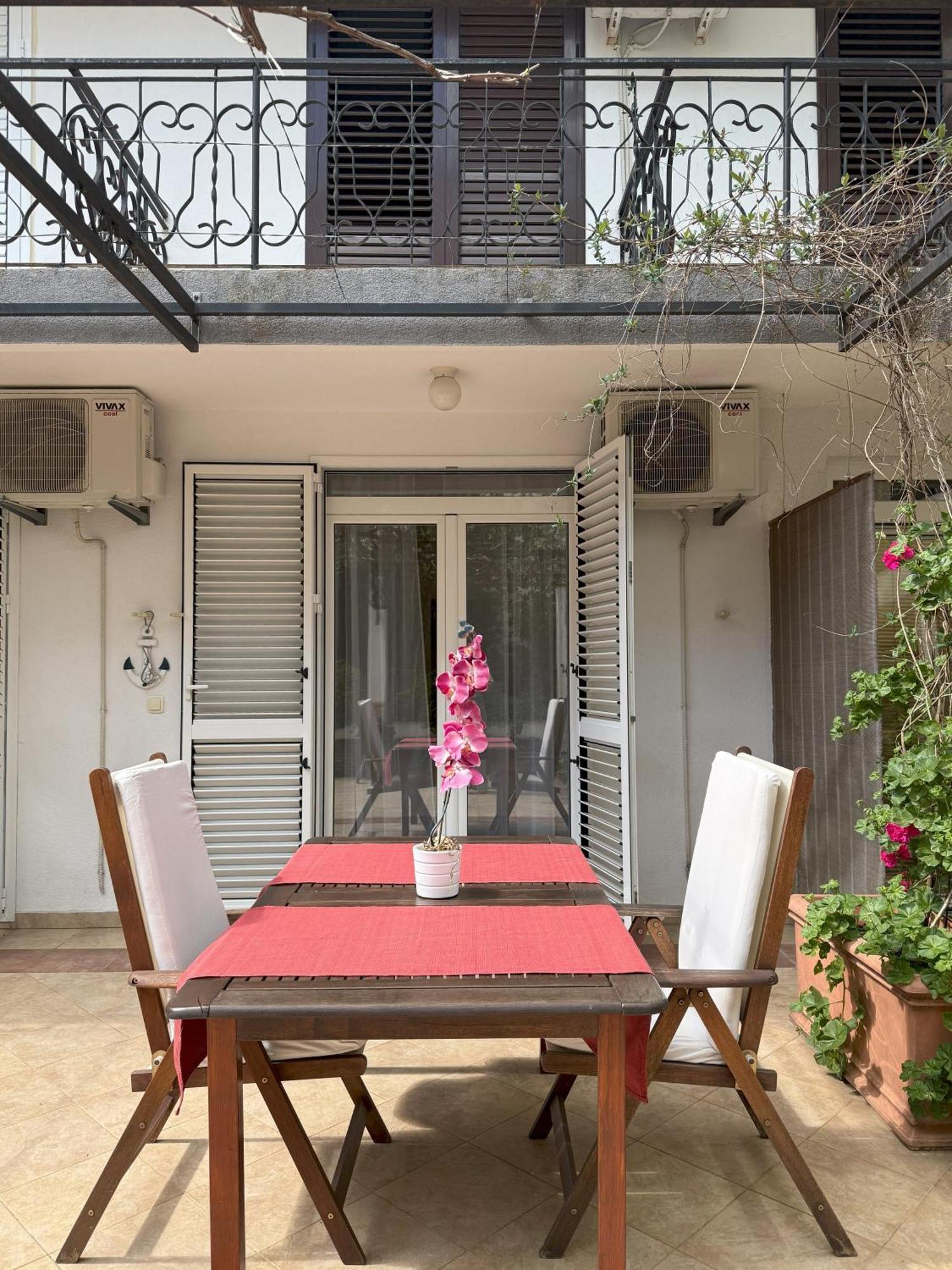 Splendid Luxury Apartments Будва Екстер'єр фото